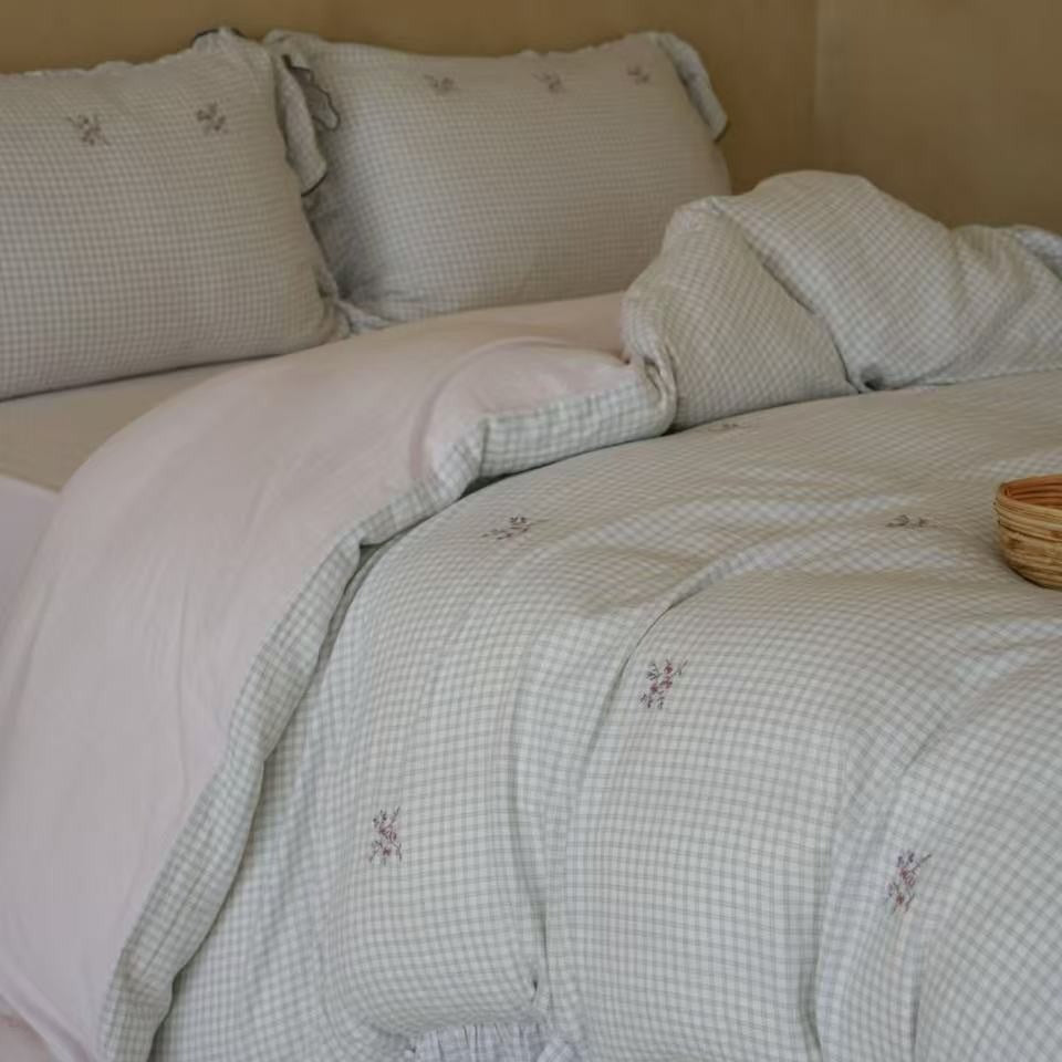 Summer Floral Basket Bedding Set