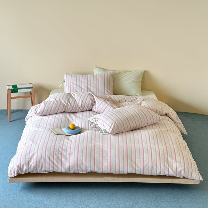Leisurely Holiday Haven Bedding Set