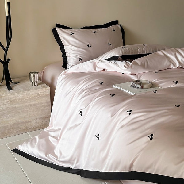 Black Line Bedding Set - Cherry
