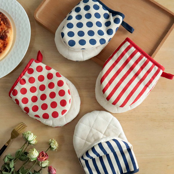 Cookie's Best Friend Oven Mitts Set