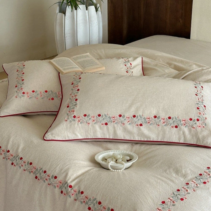 Vine Bloom Trim Bedding Set