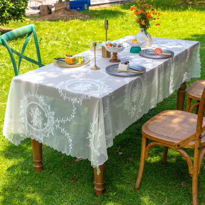 Wreath Lace Scallop Tablecloth