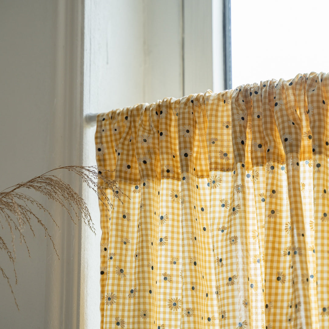 Retro Daisy Gingham Curtain