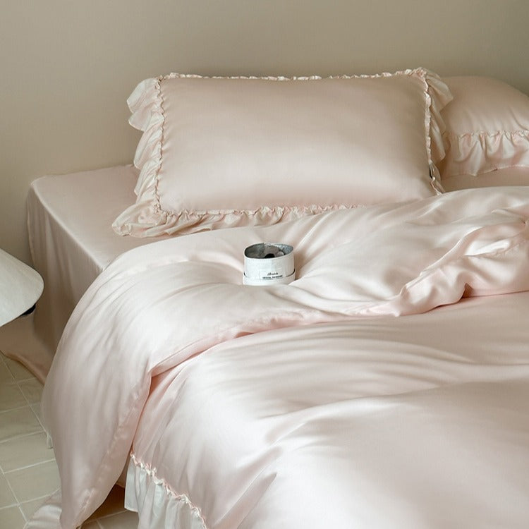 Pink bedspread with ruffled edges
