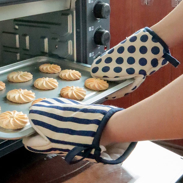 Cookie's Best Friend Oven Mitts Set