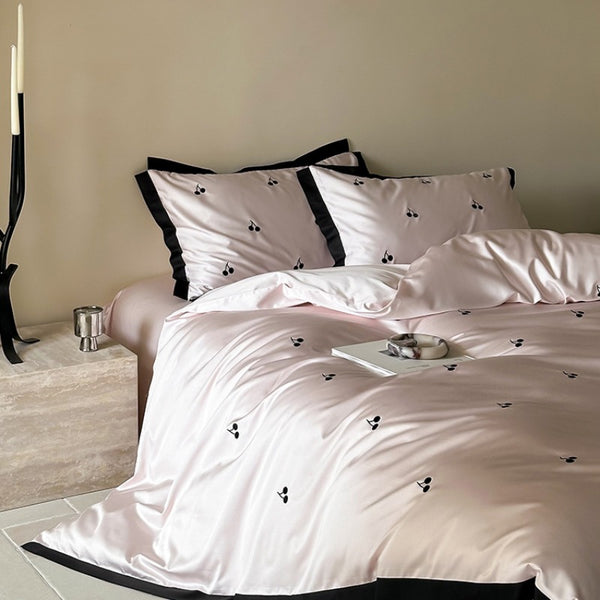 Black Line Bedding Set - Cherry