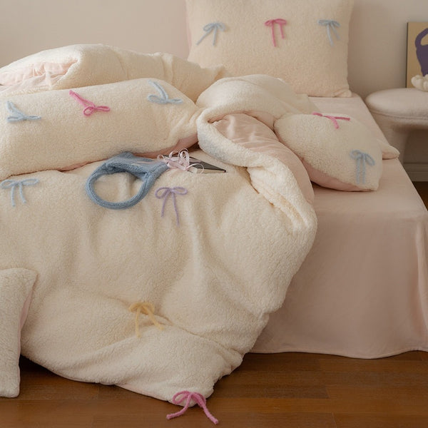 Bow on Cake Bedding Set