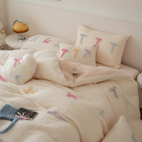 Bow on Cake Bedding Set