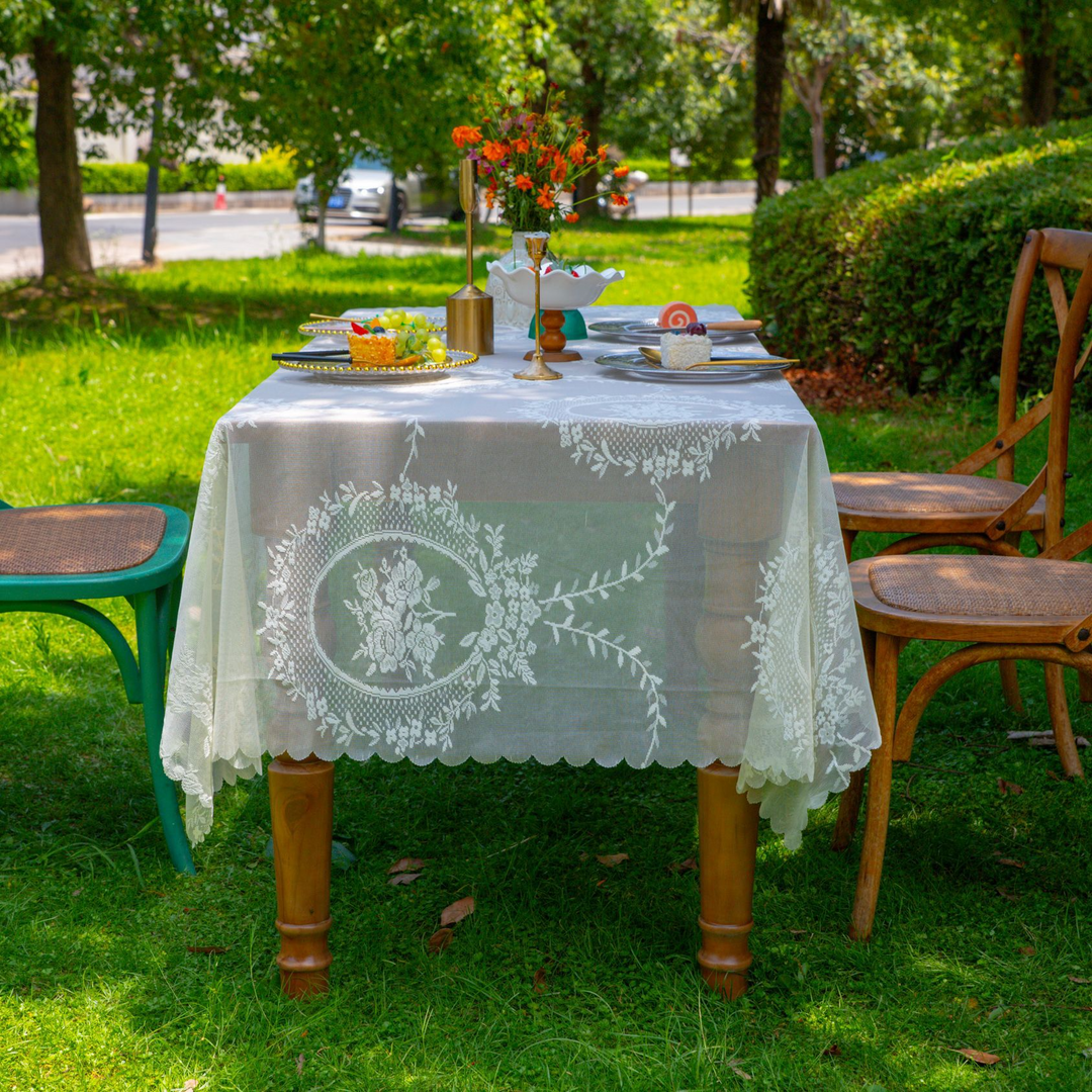 Wreath Lace Scallop Tablecloth