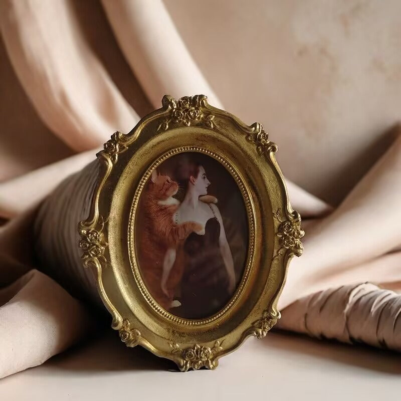 Garland Oval Photo Frame