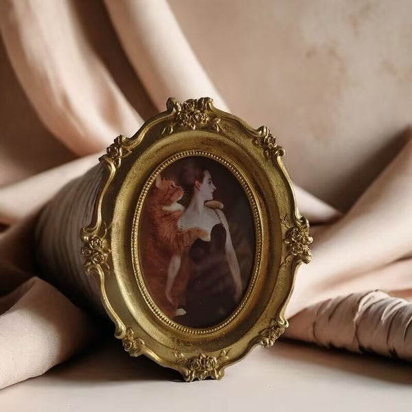 Garland Oval Photo Frame