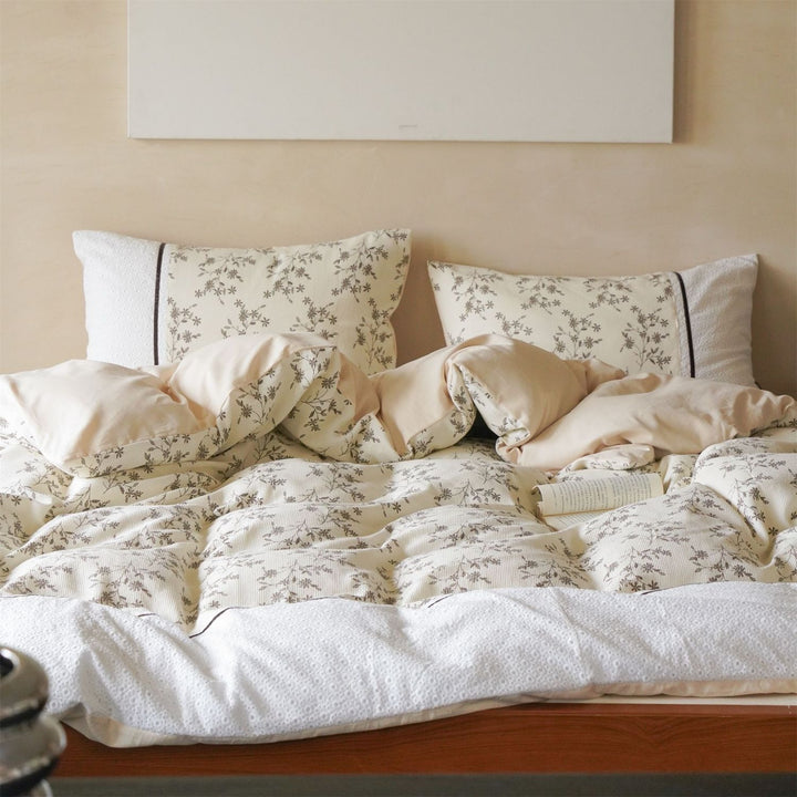 Beige Foliage Bedding Set