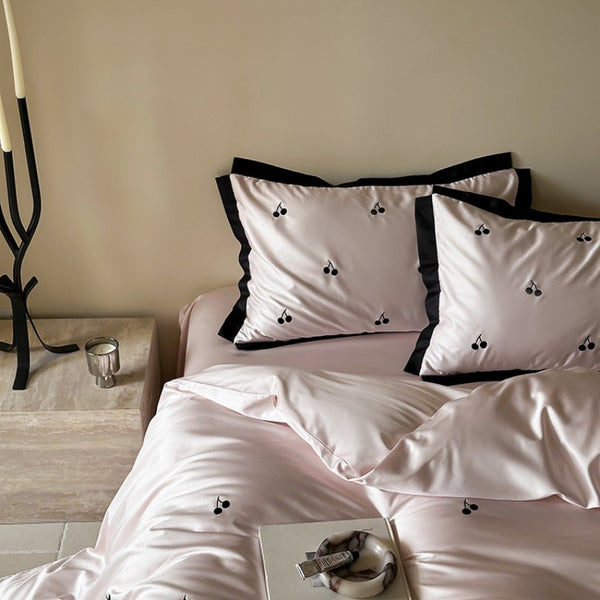 Black Line Bedding Set - Cherry