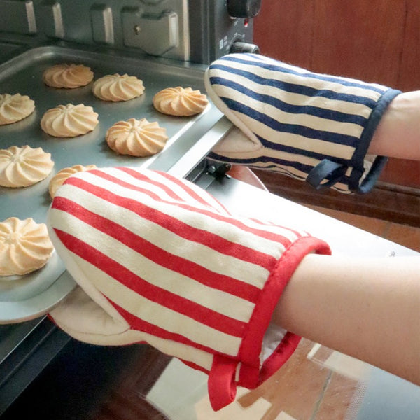 Cookie's Best Friend Oven Mitts Set