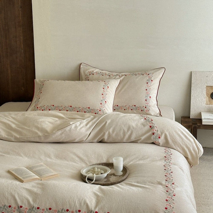 Vine Bloom Trim Bedding Set