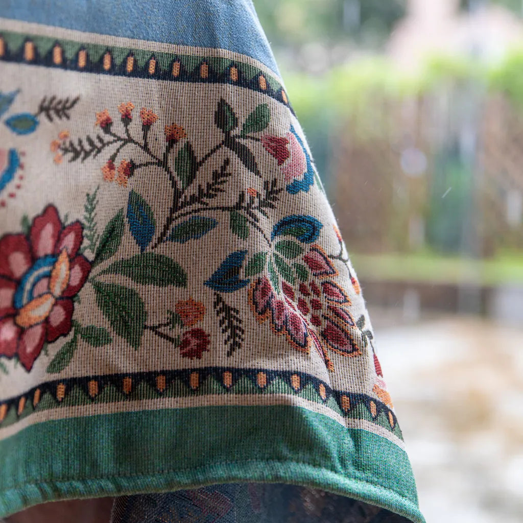 Cleaning Garland Tablecloth - Delicors