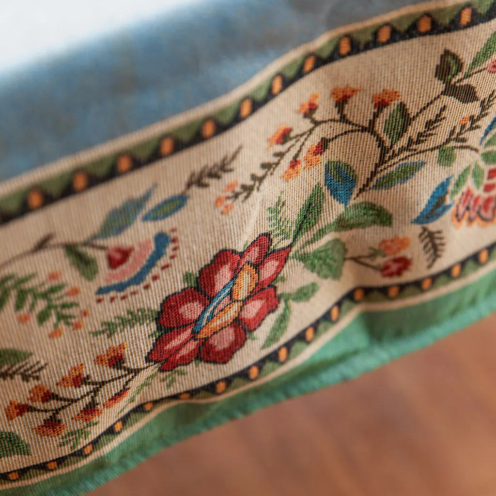 Cleaning Garland Tablecloth - Delicors
