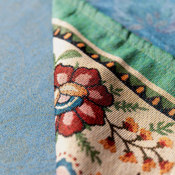 Cleaning Garland Tablecloth - Delicors