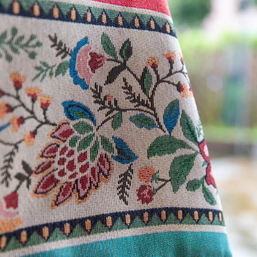 Cleaning Garland Tablecloth - Delicors