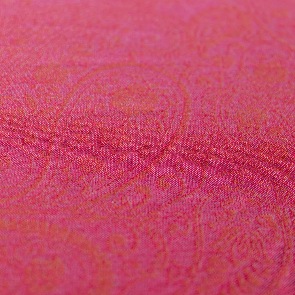 Cleaning Garland Tablecloth - Delicors