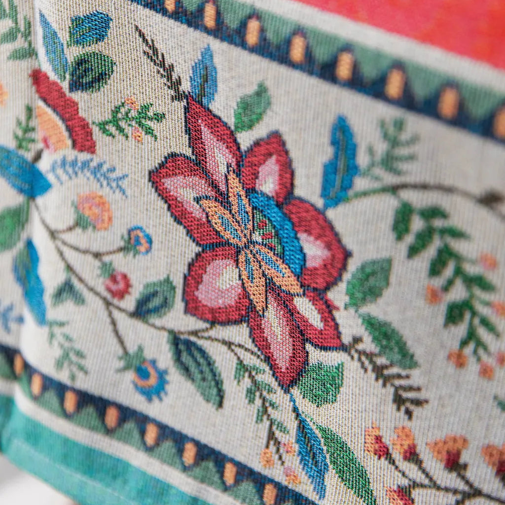 Cleaning Garland Tablecloth - Delicors