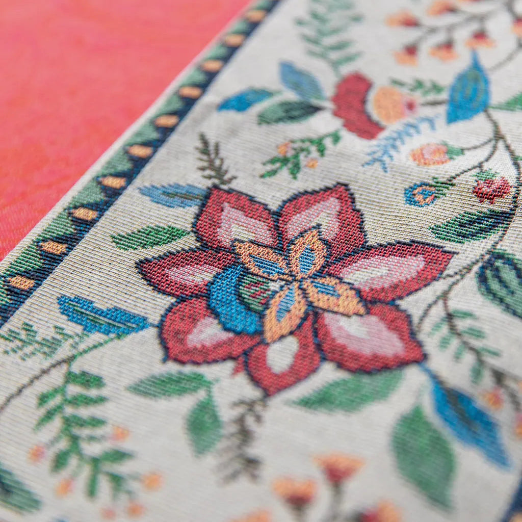 Cleaning Garland Tablecloth - Delicors