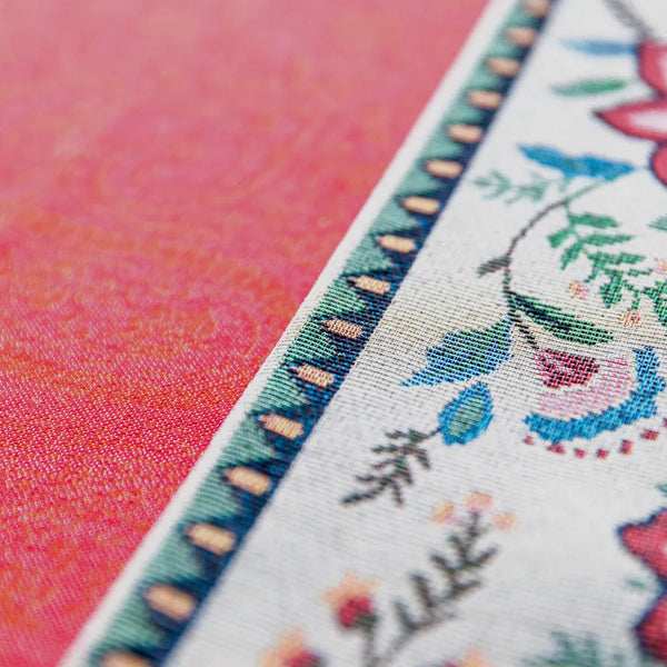 Cleaning Garland Tablecloth - Delicors