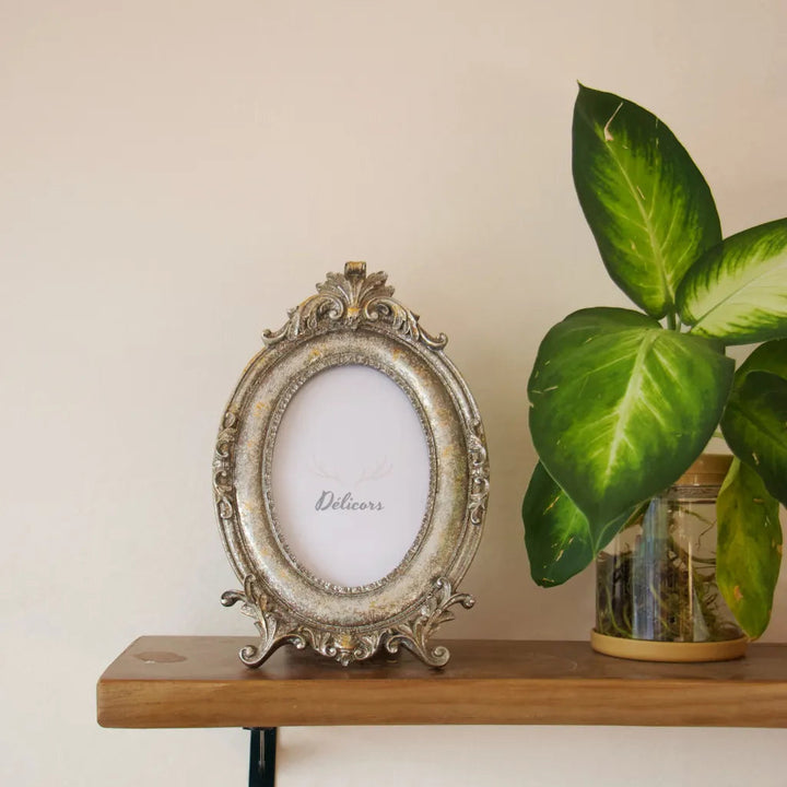 French Vintage Oval Frame -- Delicors