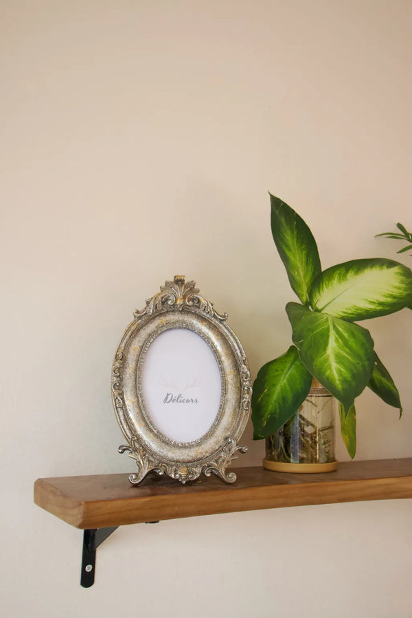 French Vintage Oval Frame -- Delicors