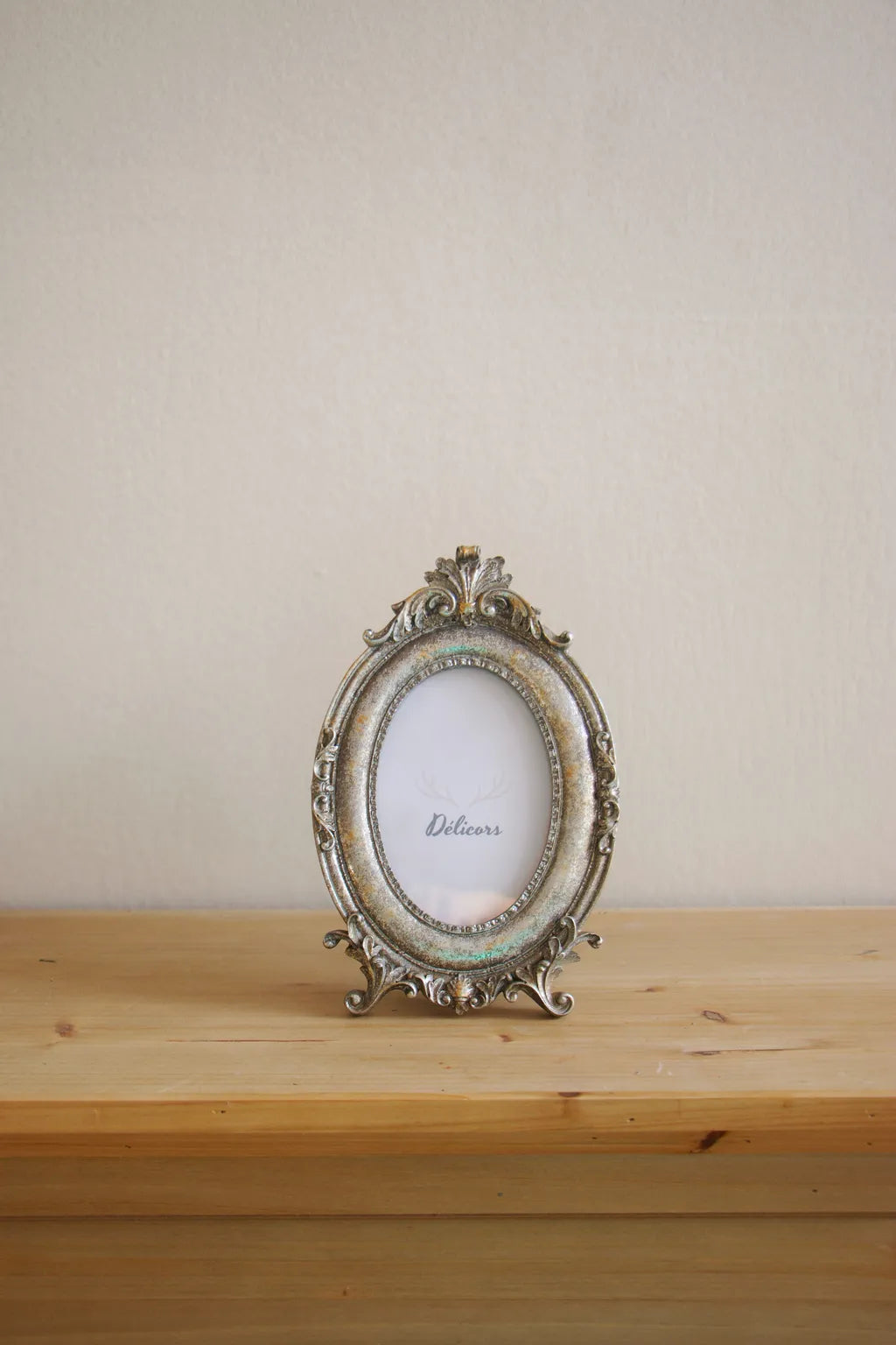 French Vintage Oval Frame -- Delicors