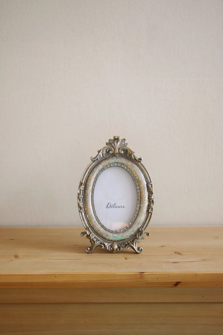 French Vintage Oval Frame -- Delicors