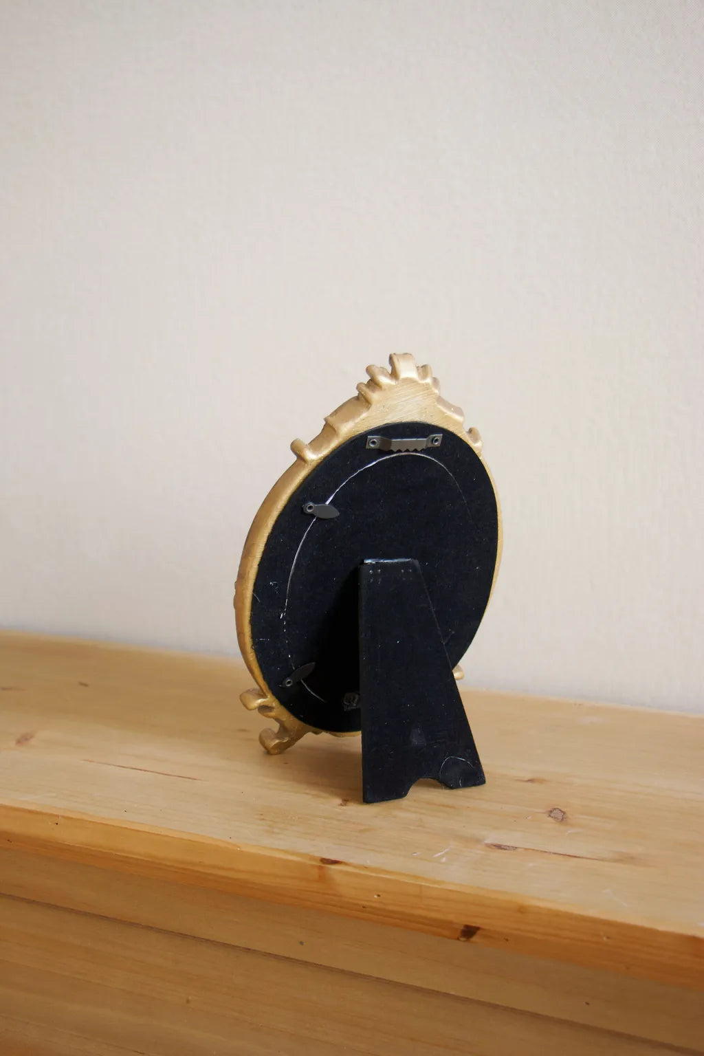 French Vintage Oval Frame -- Delicors