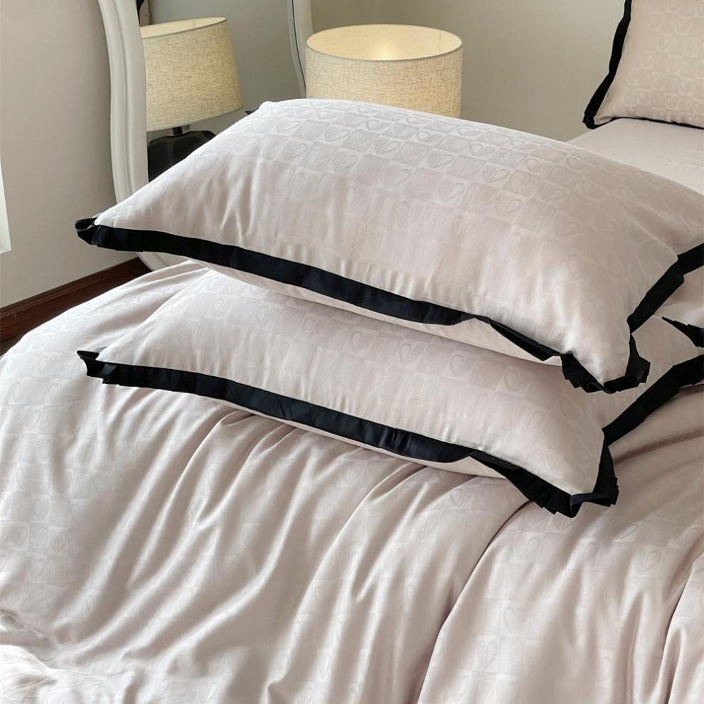Black Lined Heart Bedding Set