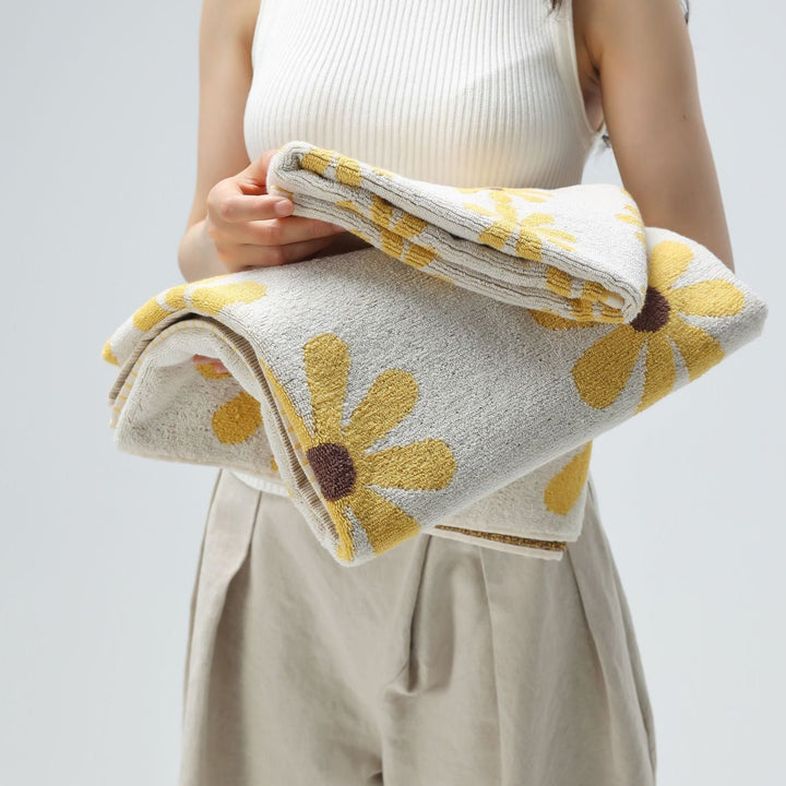 Pink Daisy Cotton Towel