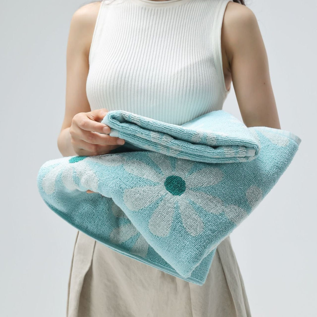 Pink Daisy Cotton Towel