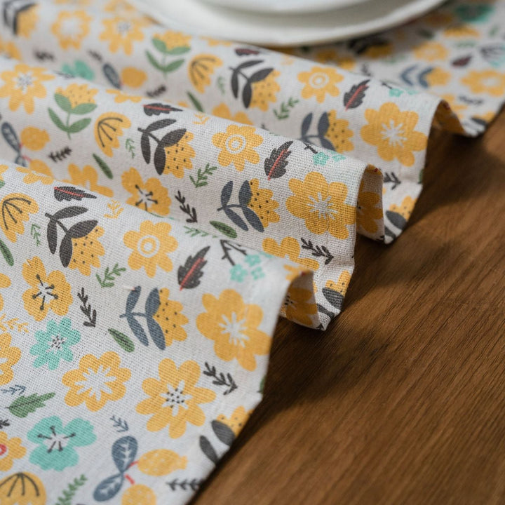 Retro Wildflower Tassel Runner