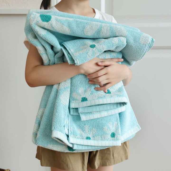 Pink Daisy Cotton Towel