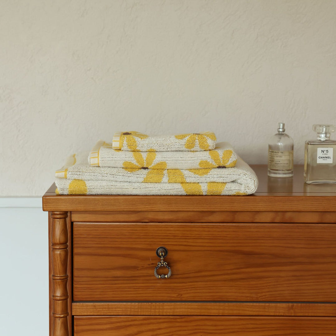 Pink Daisy Cotton Towel