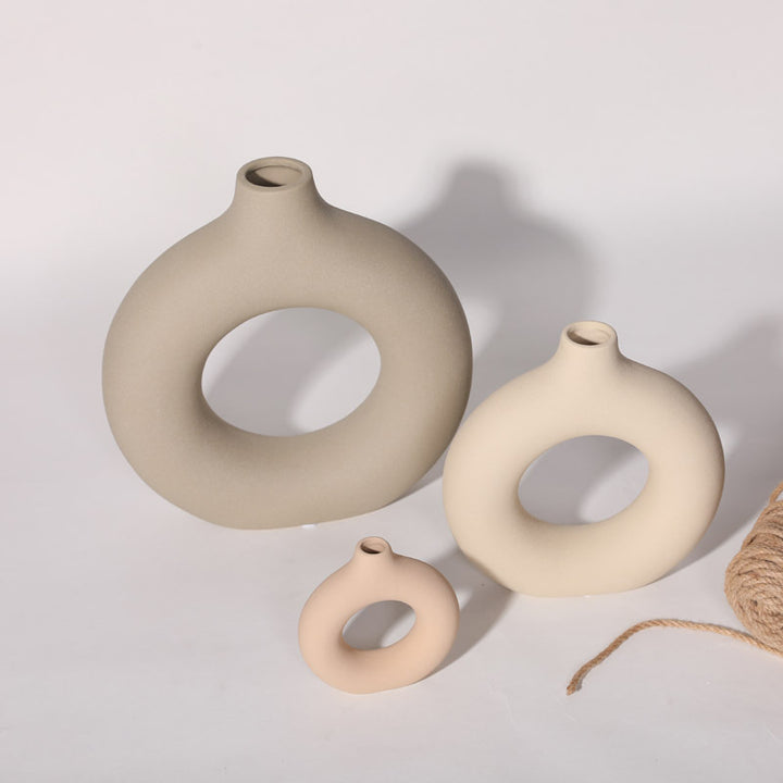 Opulent Interlocking Rings Vase