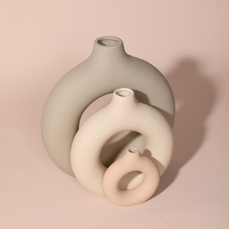 Opulent Interlocking Rings Vase