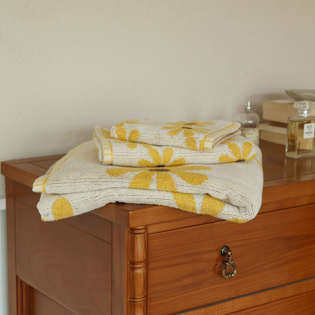 Pink Daisy Cotton Towel