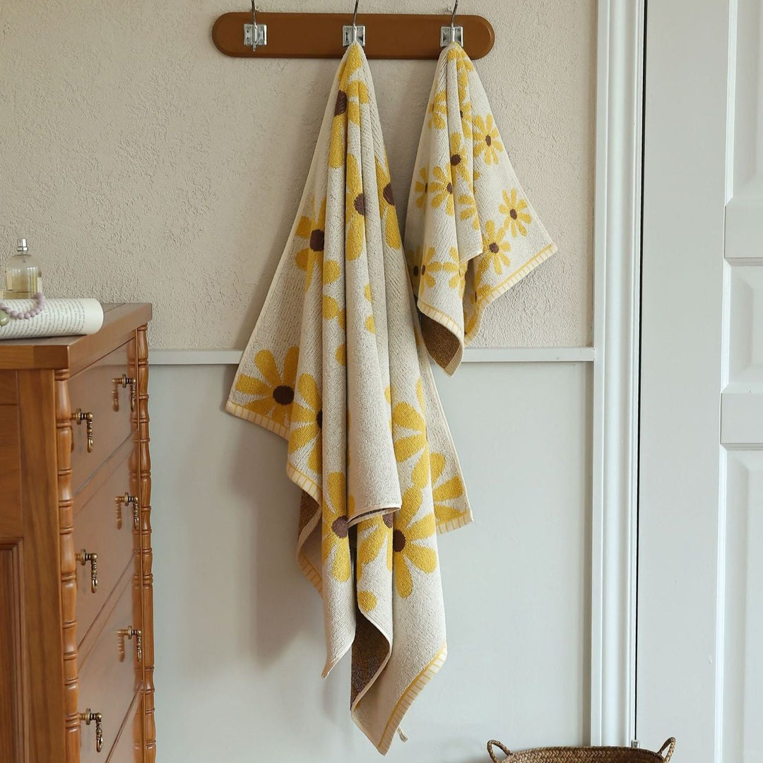 Pink Daisy Cotton Towel