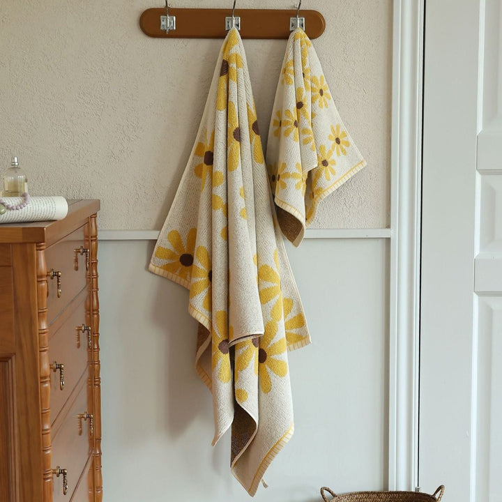 Pink Daisy Cotton Towel