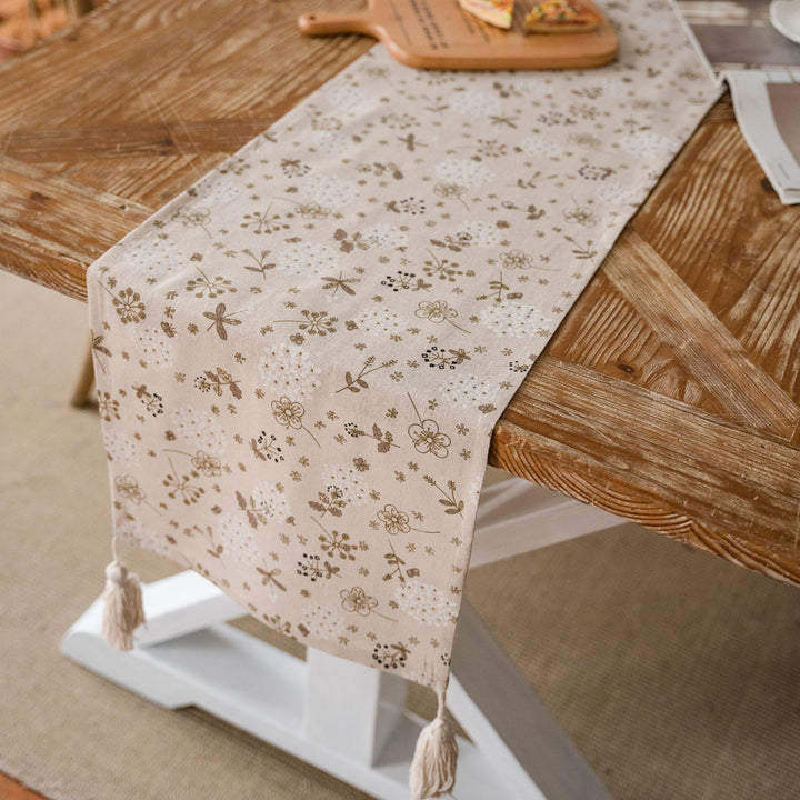 Delicate Floral Sketch Tassel Runner