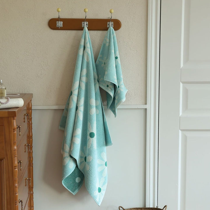 Pink Daisy Cotton Towel