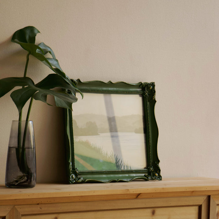 Verdant Baroque Scalloped Frame