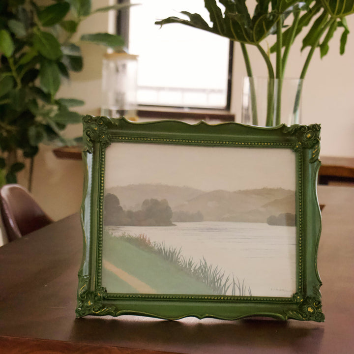 Verdant Baroque Scalloped Frame