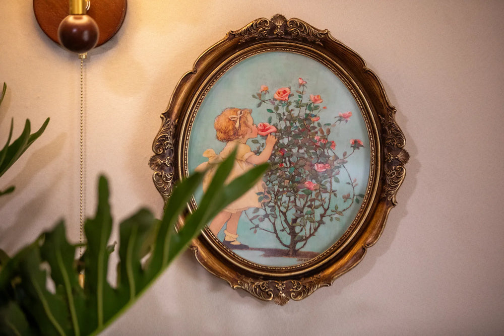 Victoria Hanging Photo Frame -- Delicors