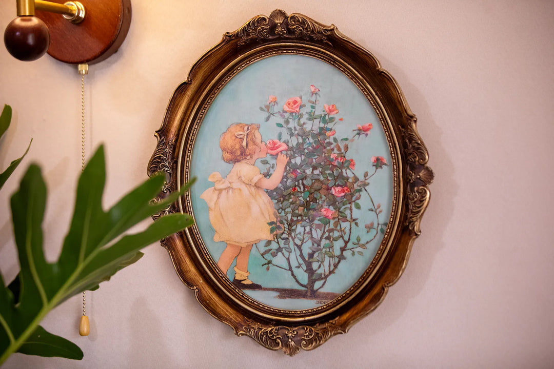 Victoria Hanging Photo Frame -- Delicors