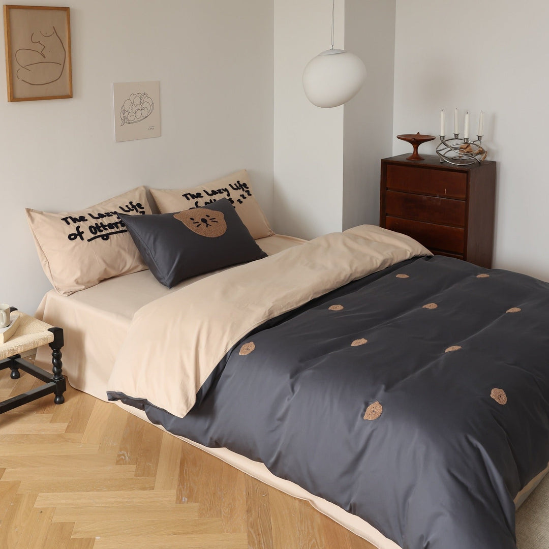 Lazy Otters Bedding Set